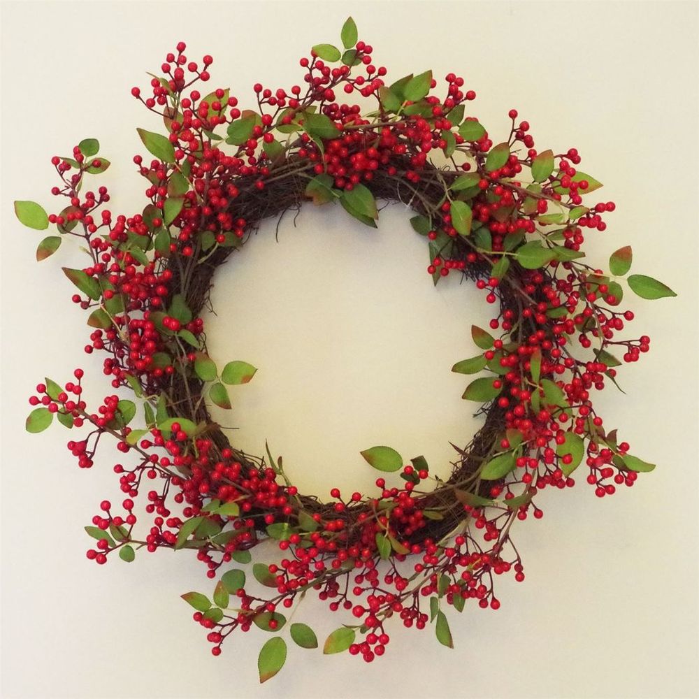 60cm (24") Large Luxury Christmas Natural Look Red Berry Floristry Wreath