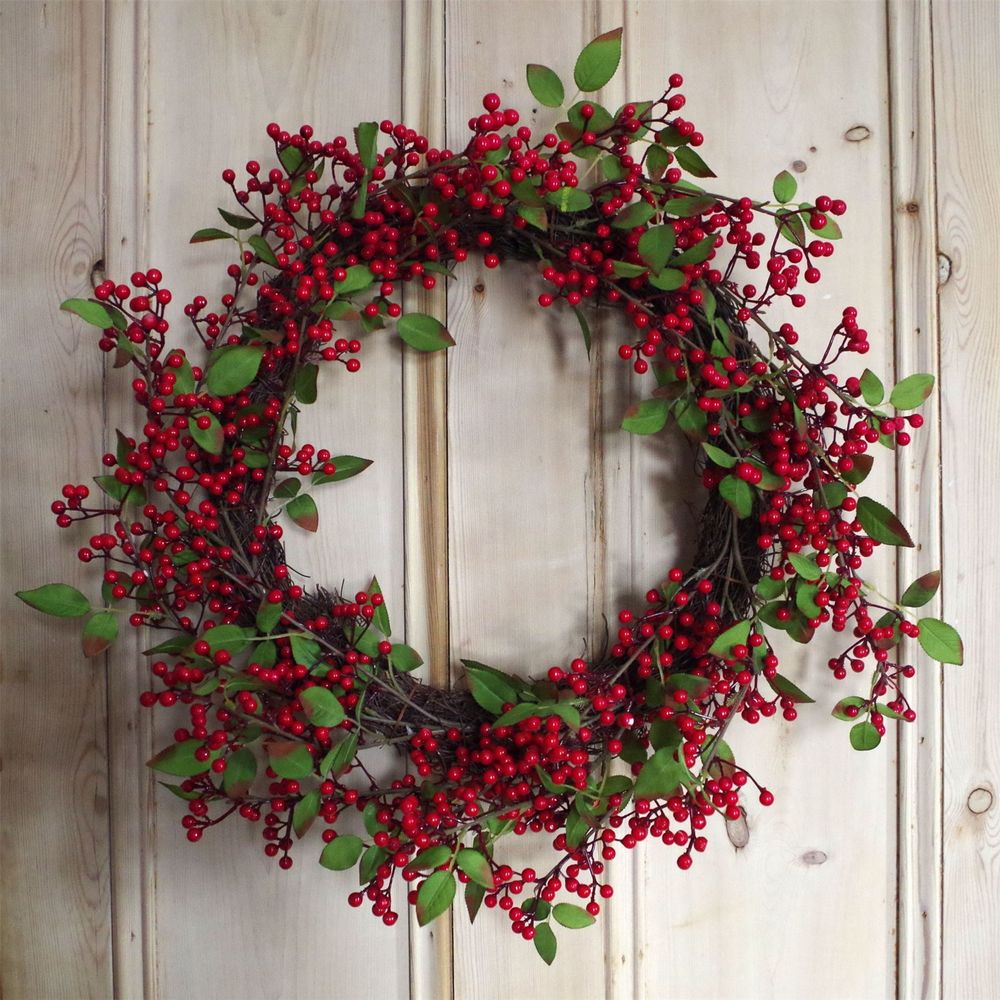 60cm (24") Large Luxury Christmas Natural Look Red Berry Floristry Wreath